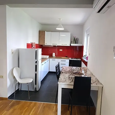 M & M Apartment *