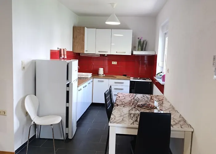 M & M Apartment *